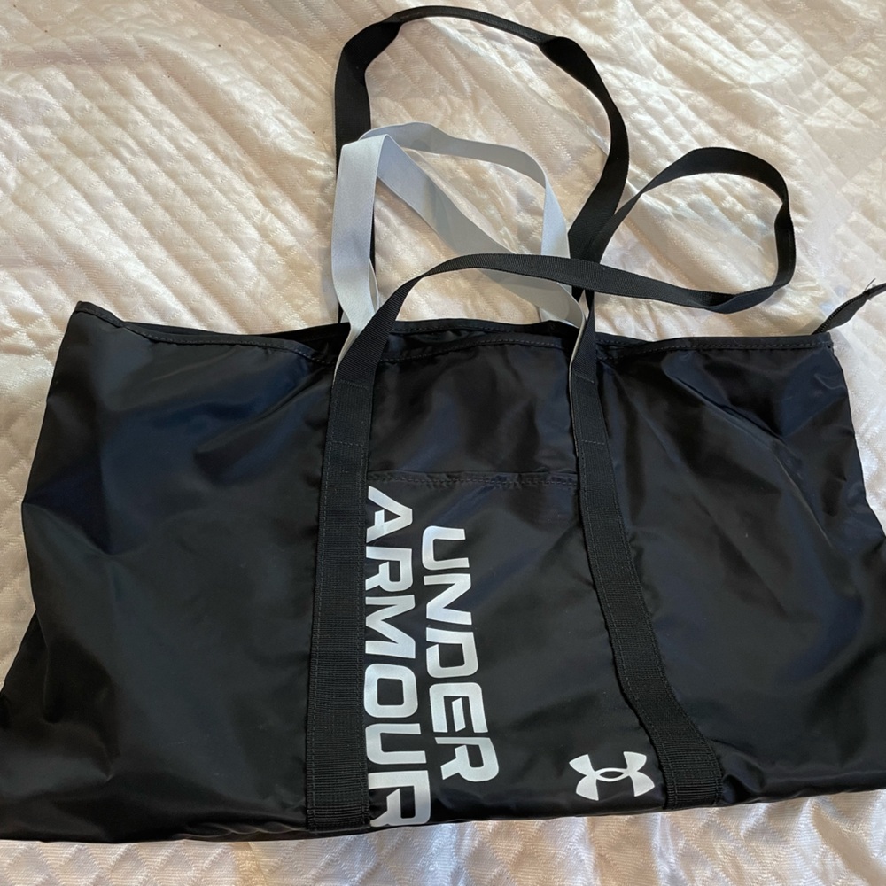 Guc UnderArmour gym tote. Double handles !